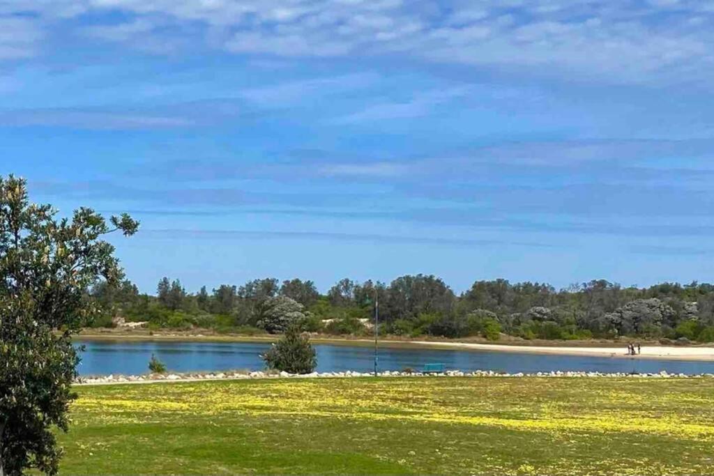 Driftwood Townhouse - Waterfront-Central Location Lakes Entrance Eksteriør bilde