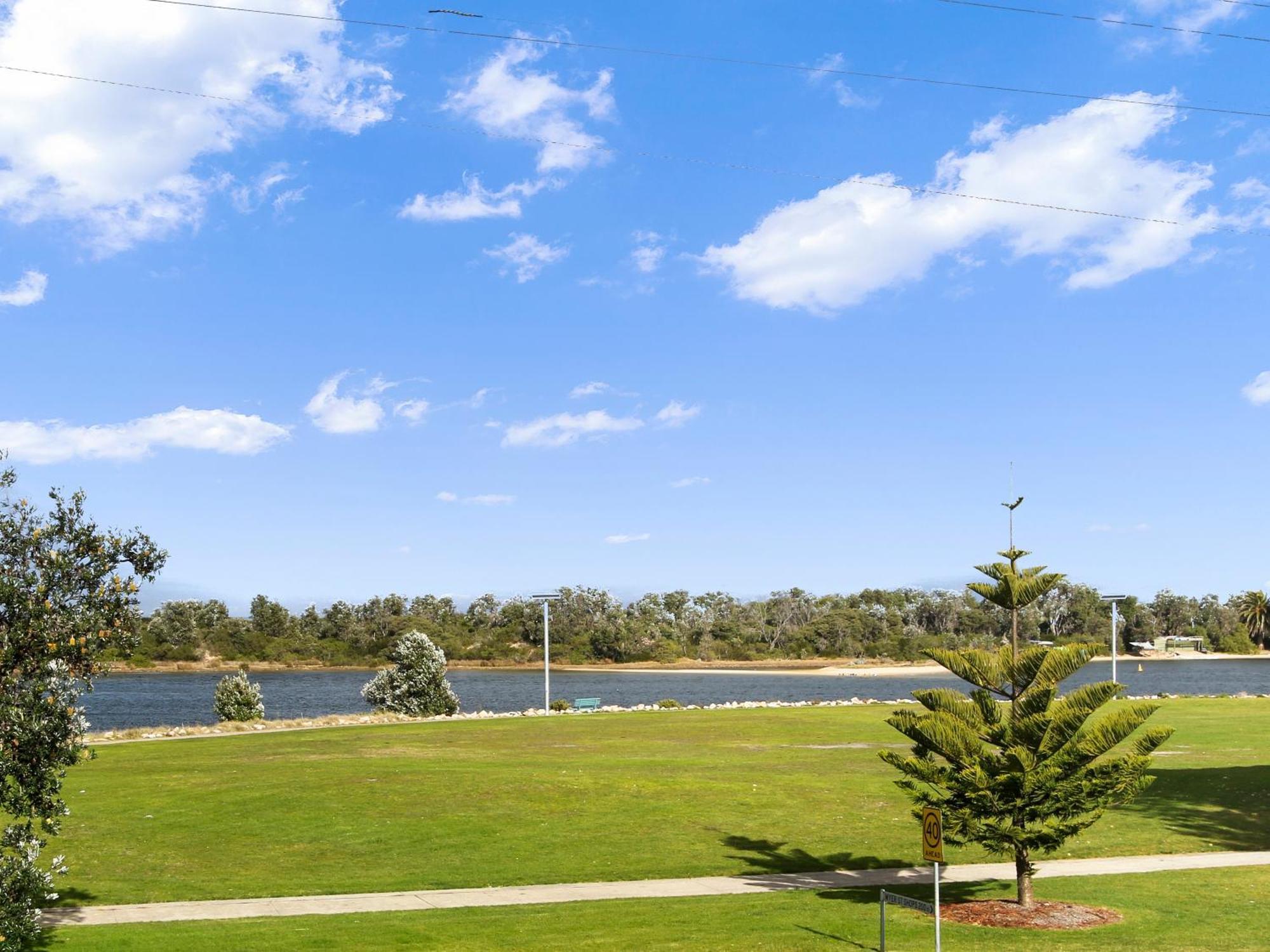 Driftwood Townhouse - Waterfront-Central Location Lakes Entrance Eksteriør bilde