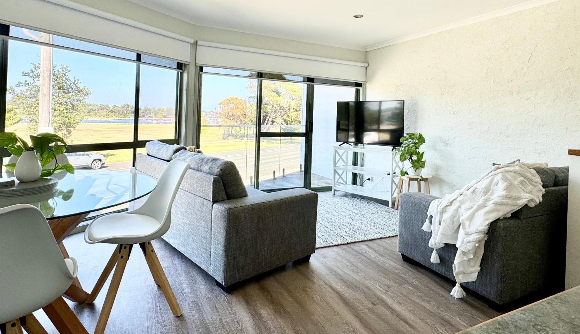 Driftwood Townhouse - Waterfront-Central Location Lakes Entrance Eksteriør bilde